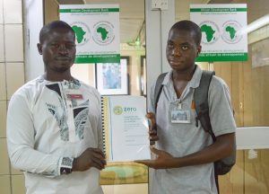 Esso Pedessi, directeur exécutif de l’ONG Jeunes Verts (gauche) Edem dadzie directeur exécutif de l’association Afrique Eco 2100.(droite)